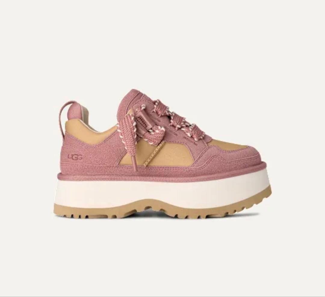 UGG ピンク 厚底スニーカー - メルカリ