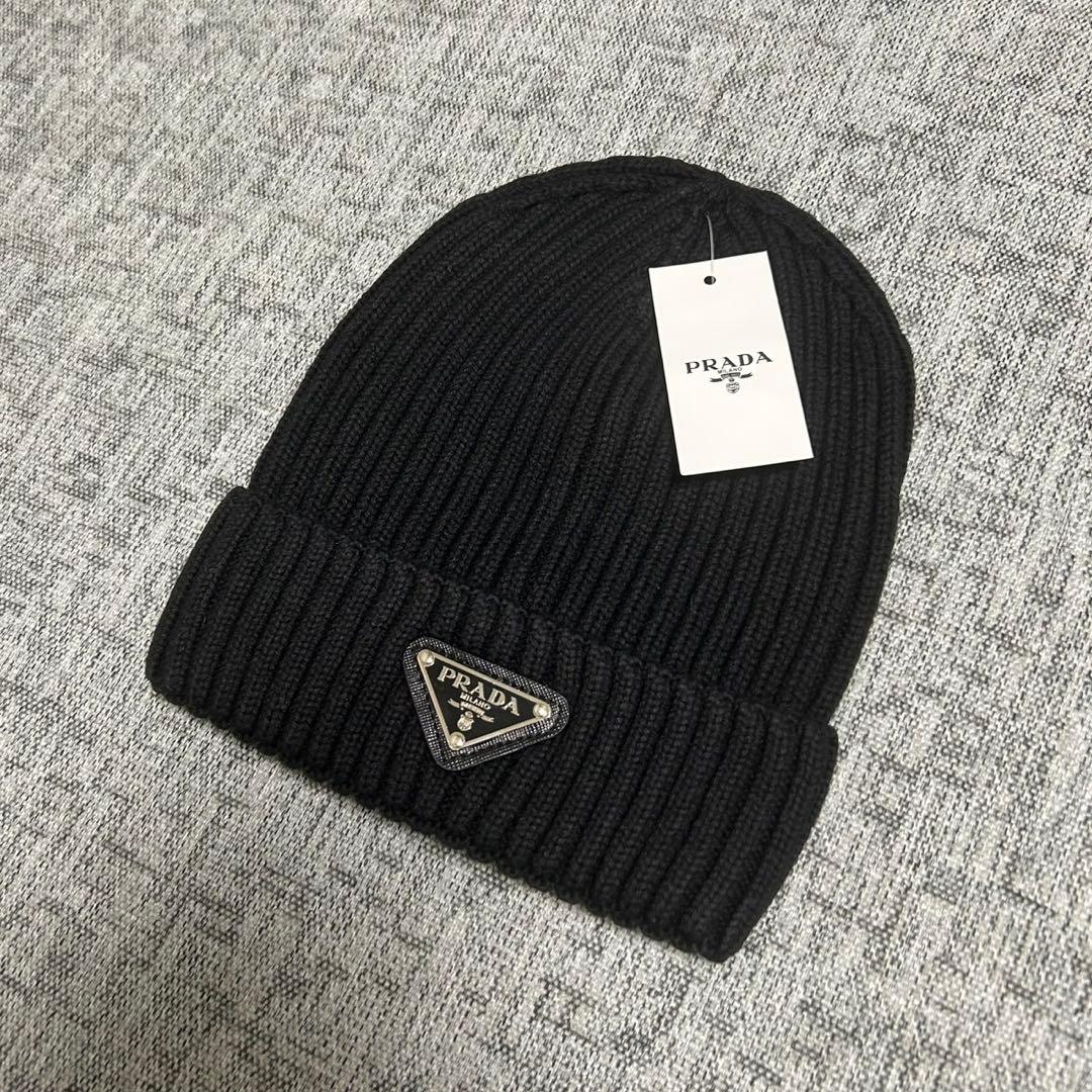 プラダノベルティニット帽 新品未使用 - メルカリ