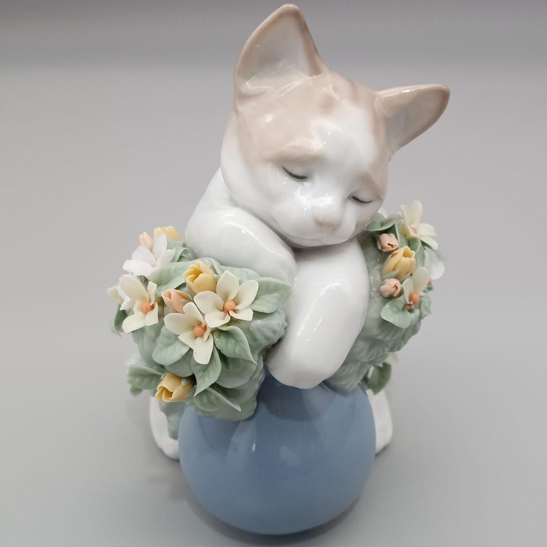 【専用】リヤドロ 6567 「 お昼寝の場所 」猫 花 フィギュリン