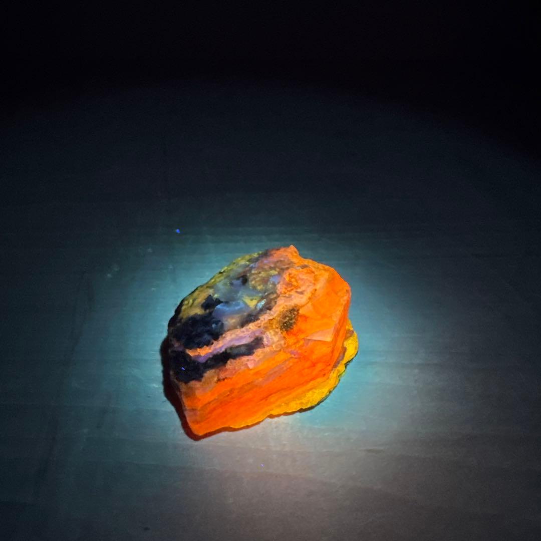 北海道石 然別オパール 蛍光オパール71g｜最高品質蛍光オパール 北海道