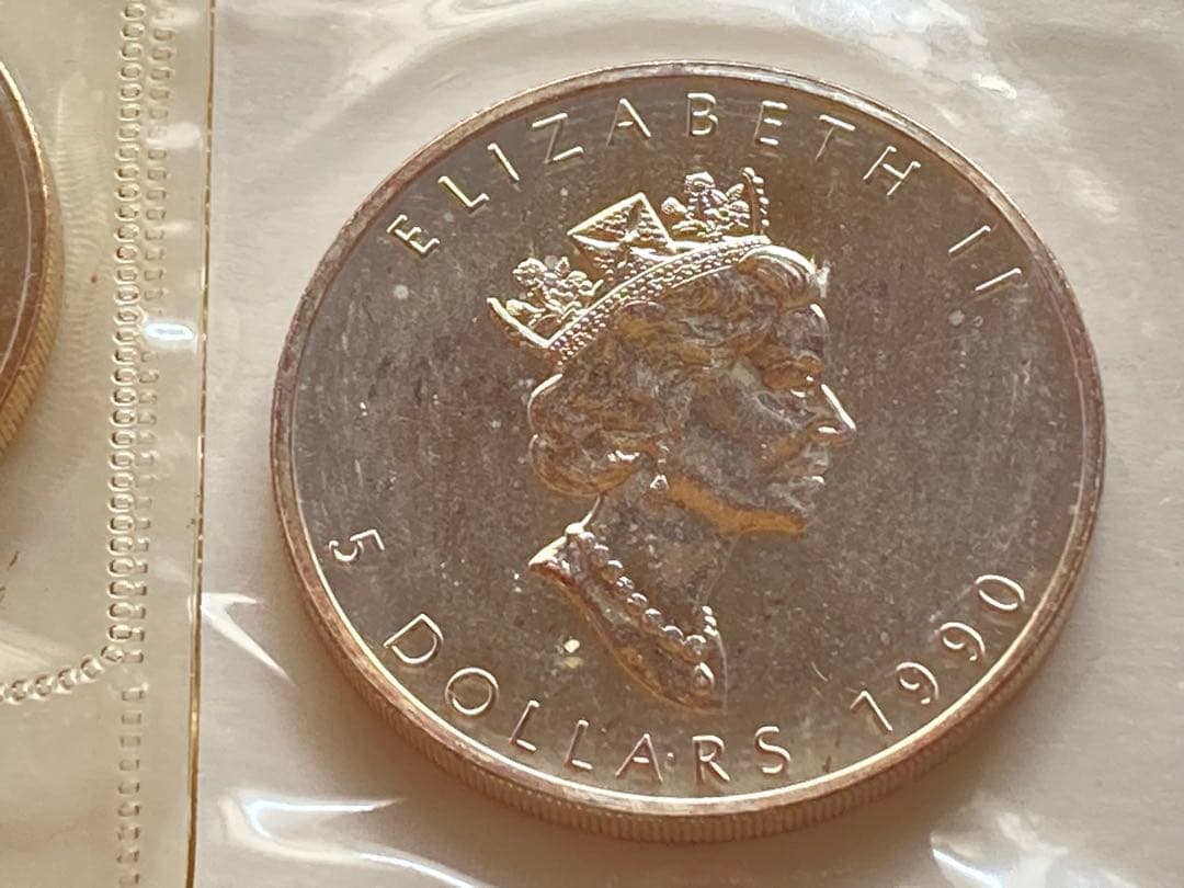 旧エリザベス女王デザインのメイプルリーフ銀貨入りブリスタパック2点