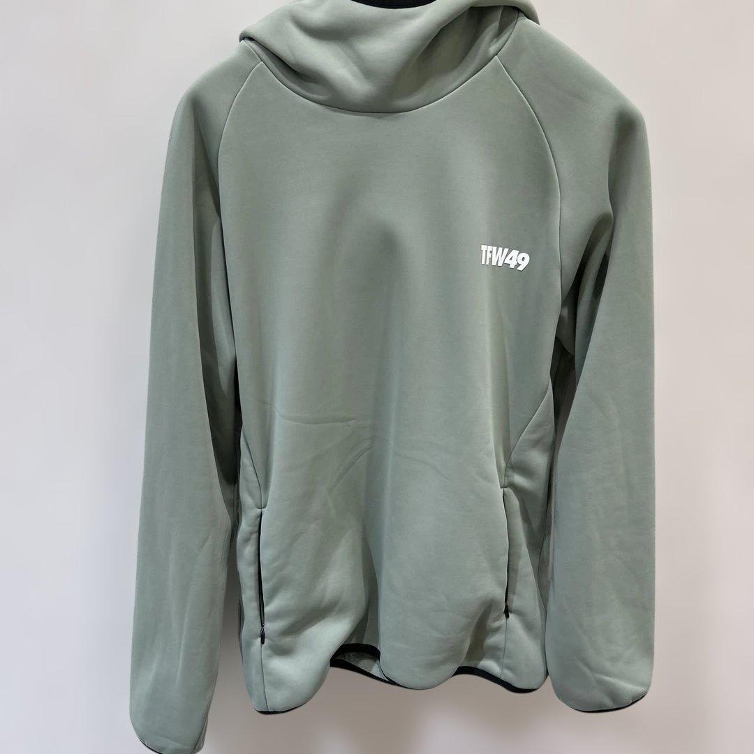 新品❤️TFW49 フード付きグリーンスウェット - メルカリ