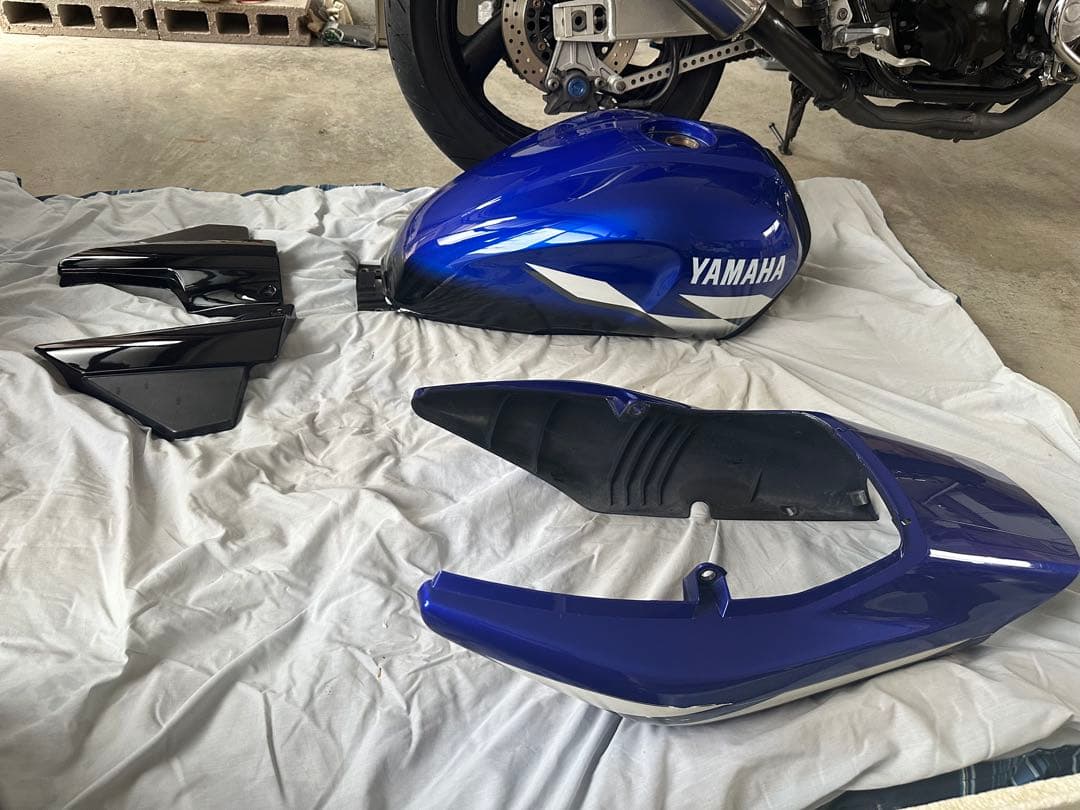 Yamaha XJR400r (rh02j) 純正外装 ヤマハ XJR400R 2005年式 RH02Jの諸元・スペック情報 | ウェビック