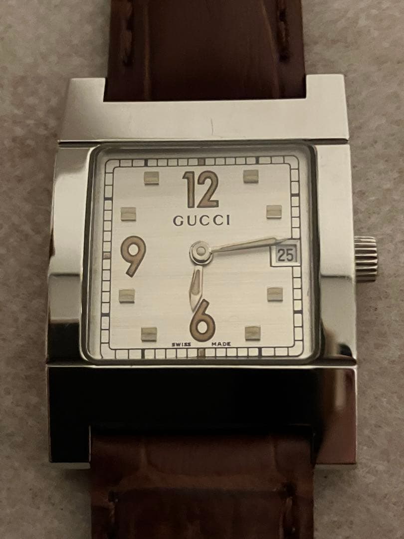 値下げ GUCCI アナログQZ腕時計 電池、革ベルト新品交換済 尾錠
