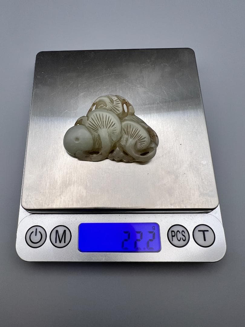 お酒大好き古玉　和田玉　松彫　根付　手彫　重量約22g