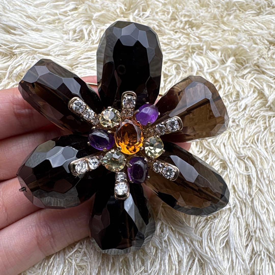 希少 グッチ カラーストーン フラワー クリスタル ブローチ - メルカリ