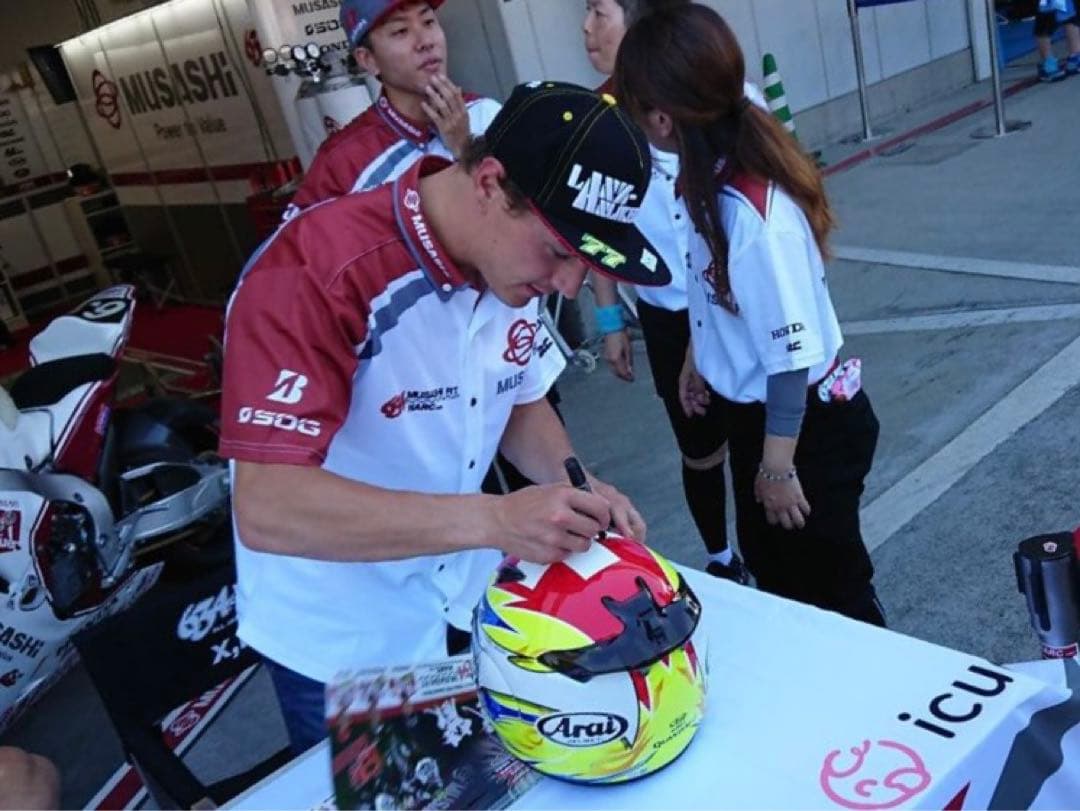 アライ バイク用ヘルメット ドミニク・エガーターサイン入り - メルカリ