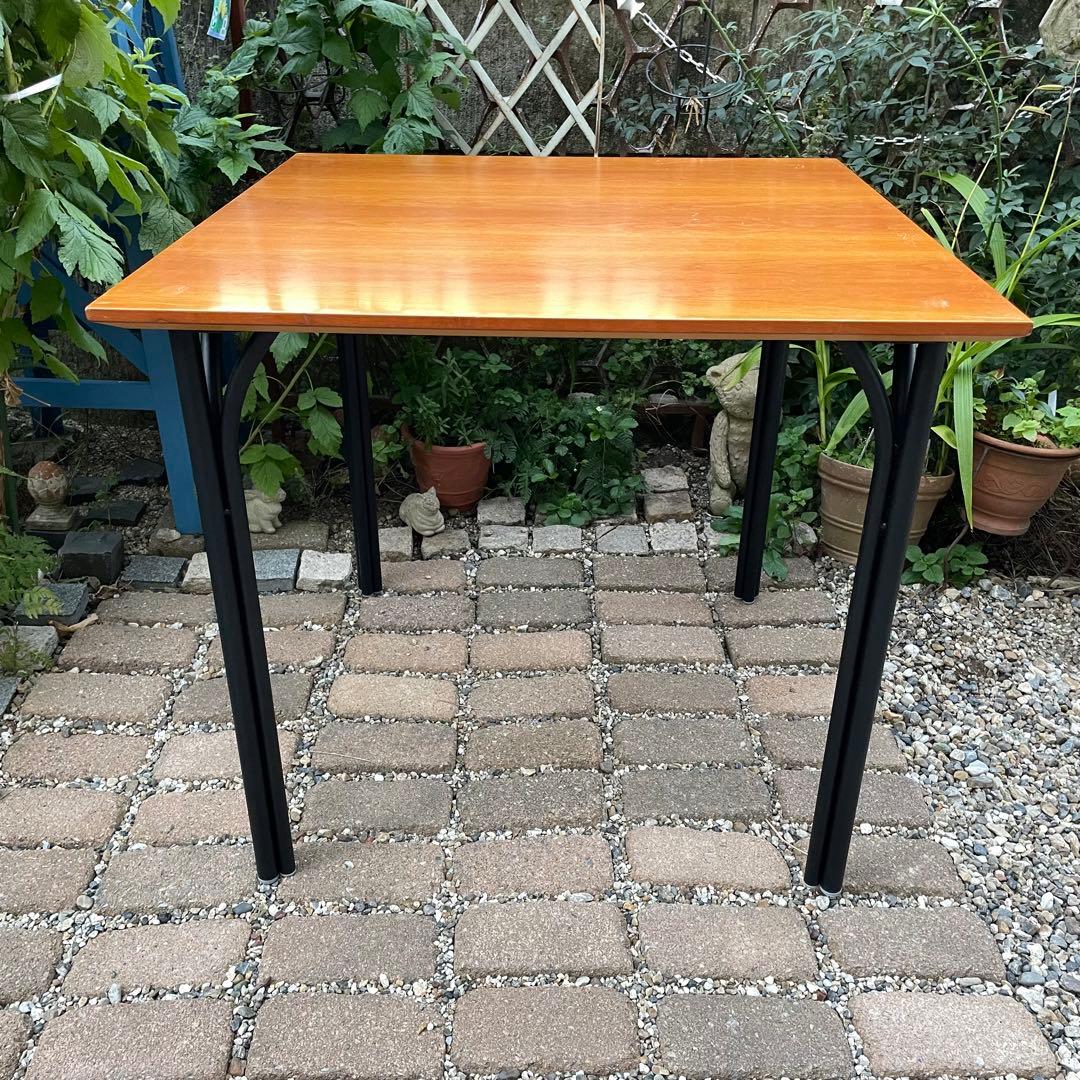 フレデリシア　ナナディツエル　トリニダード・トバゴテーブル小　ウェグナー 北欧② フレデリシア ナナディツエル トリニダード・トバゴテーブル小