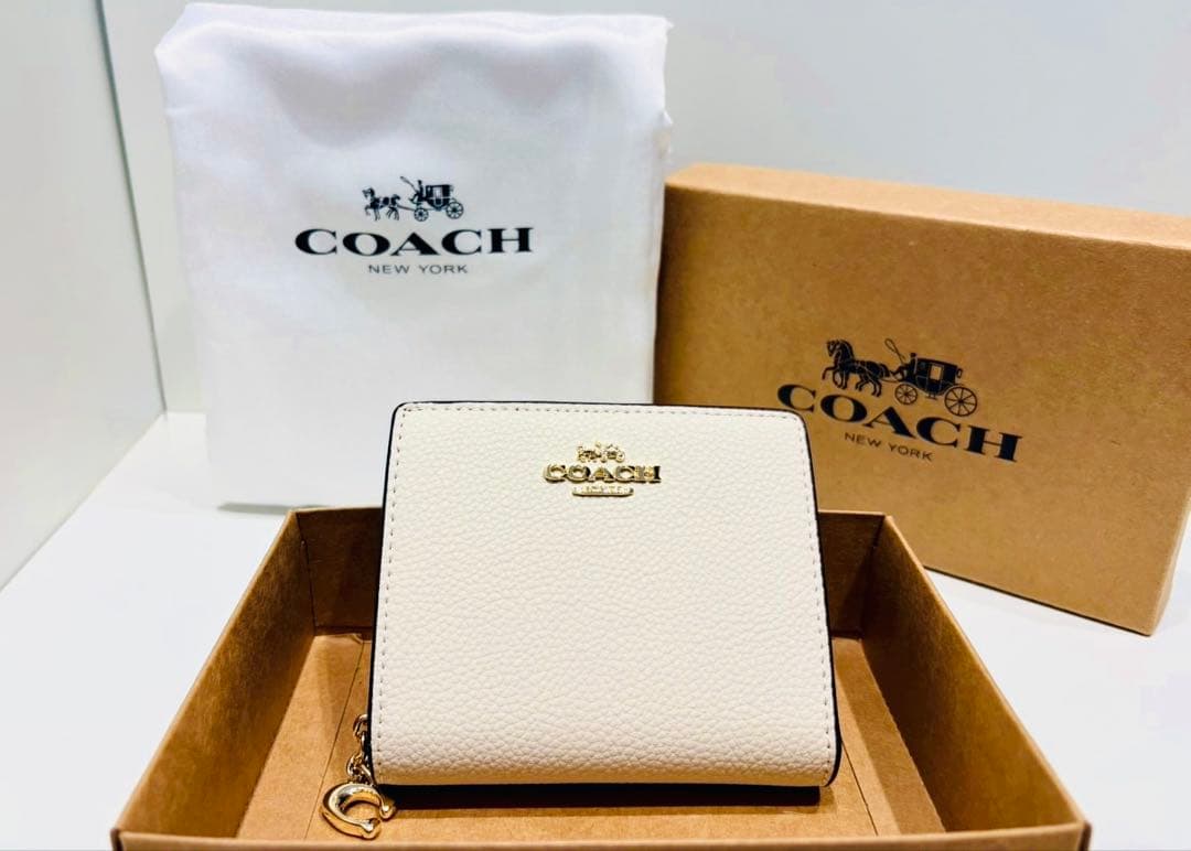 COACH コーチ 二つ折り財布 ホワイト - メルカリ