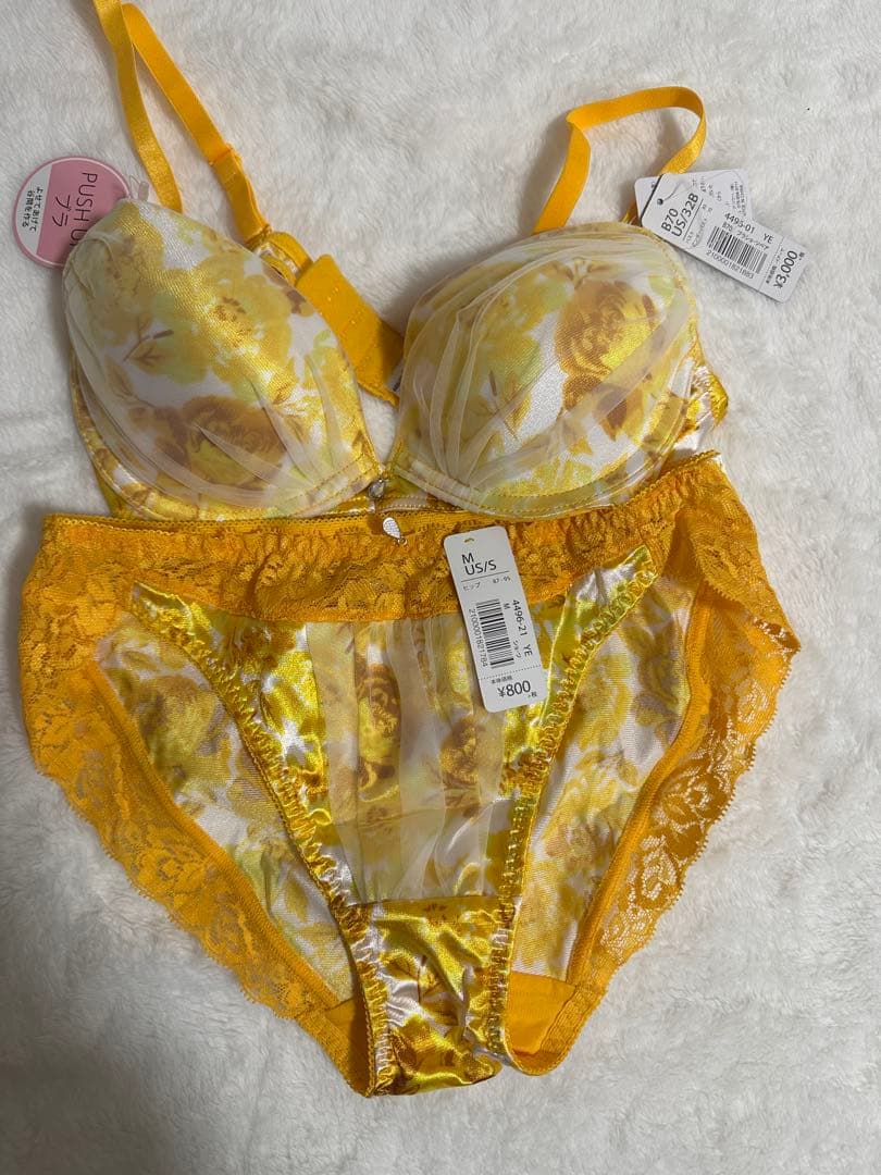 エメフィール 廃盤レア　ボタニカルフラワーサテン　イエロー　B70/M エメフィール 廃盤レア ボタニカルフラワーサテン イエロー B70/M