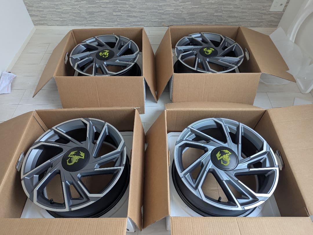 アバルト500e純正ホイール