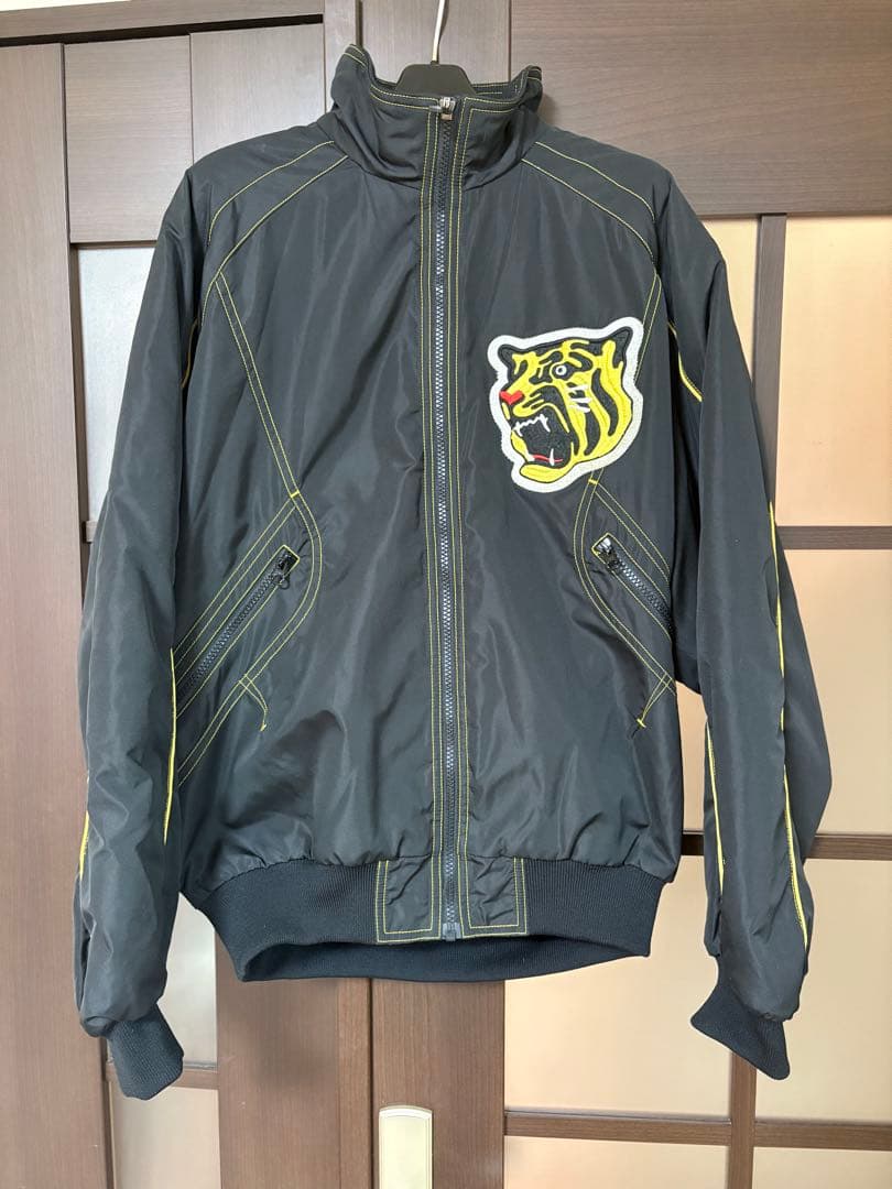 阪神タイガース虎刺繍入り黒ジャケットLサイズ - メルカリ