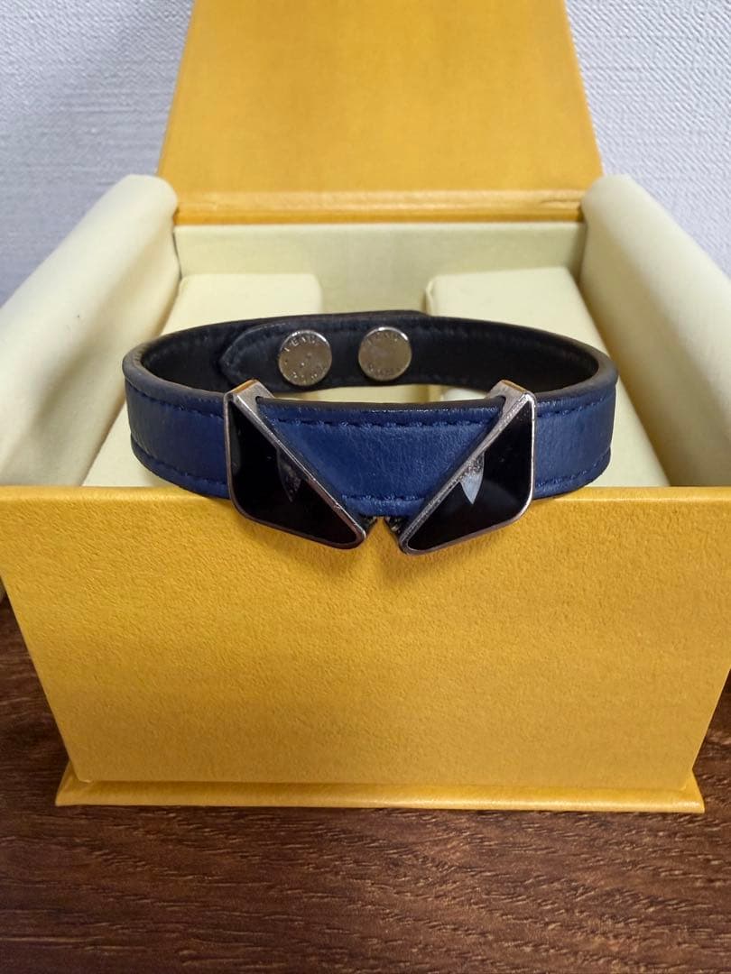 FENDI モンスターアイ リバーシブルブレスレット - メルカリ