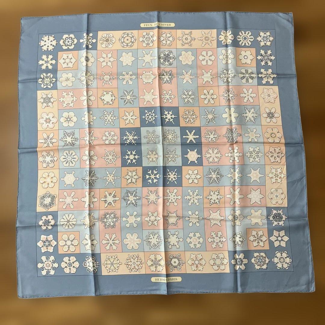 【HERMES】エルメス スカーフ カレ90 楽天市場】【10%OFF】 エルメス スカーフ カレ 90 鐙の幻想 マルチ