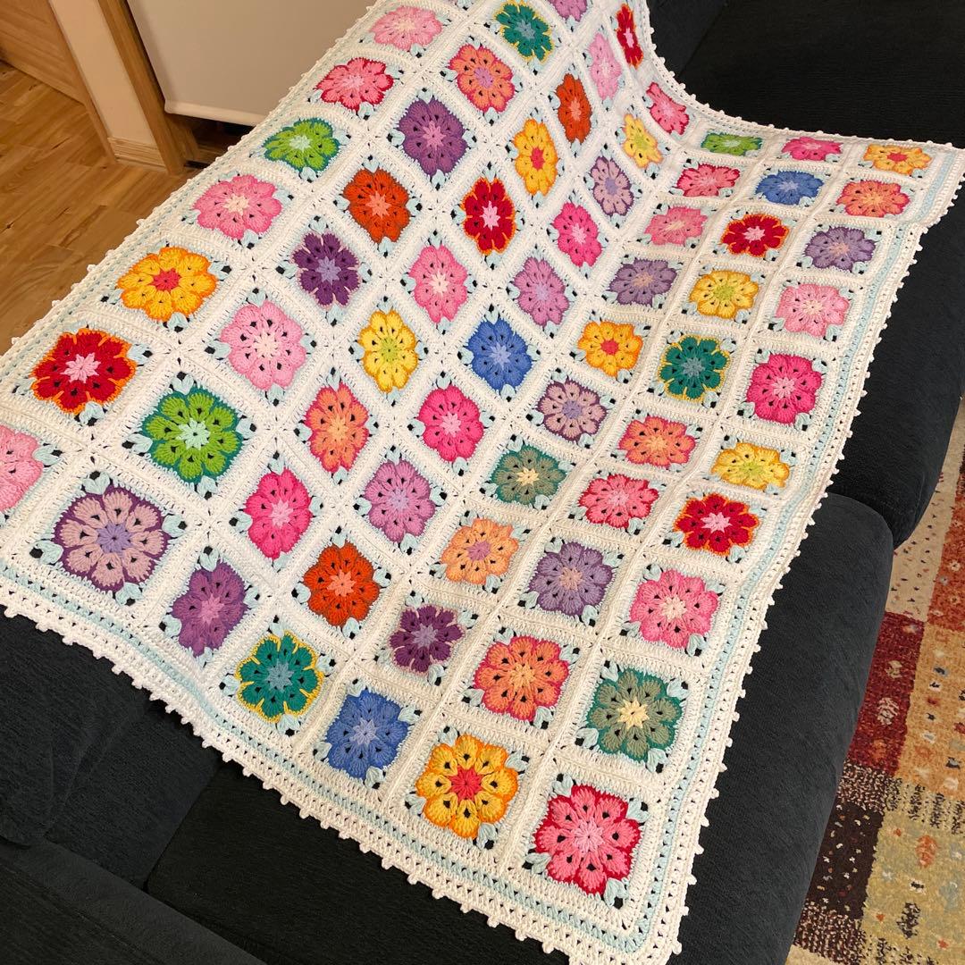 ハンドメイド　ブランケット　アフリカンフラワー　モチーフ　マルチカバー　コットン コットン糸 モチーフ編み アフリカンフラワー かぎ針編みのマルチ