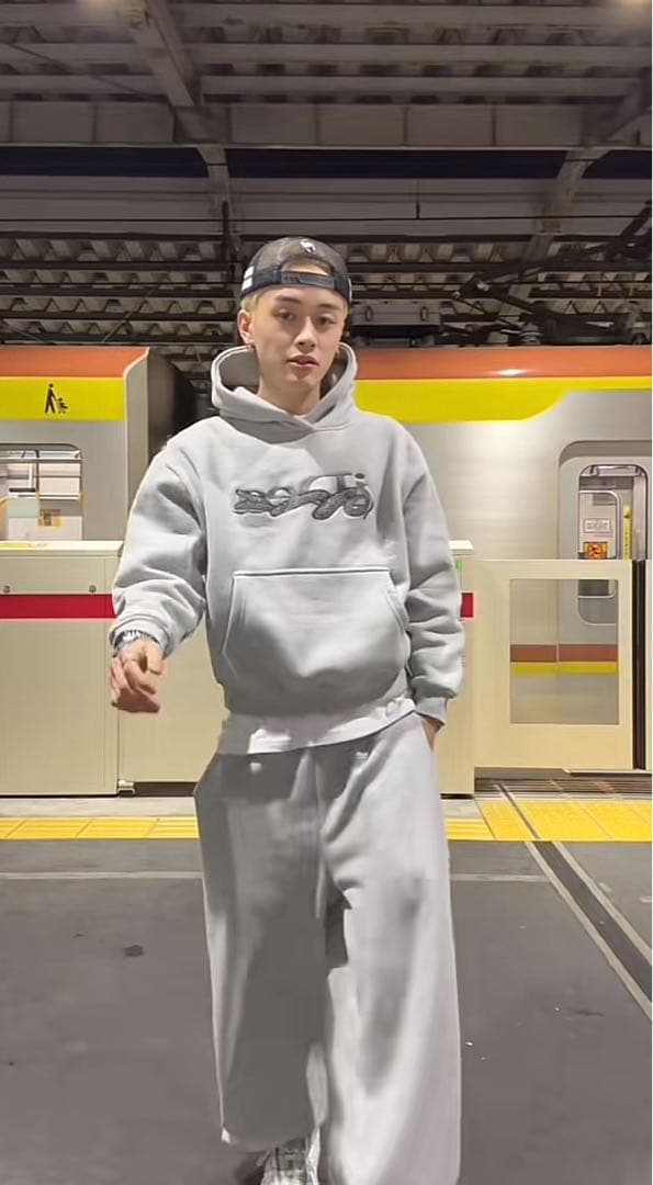 イデアスワム ideaswam グレー パーカー hoodie Lサイ - メルカリ