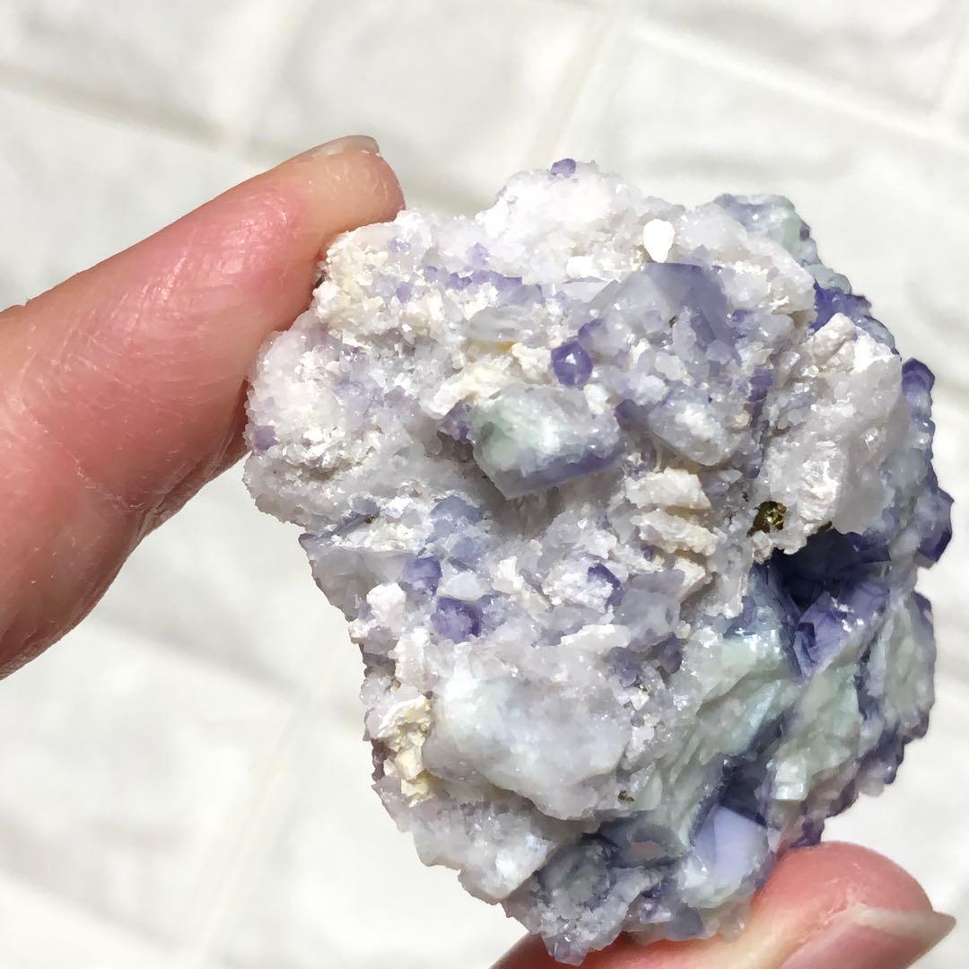 B060】ポーセリンフローライト Aタイプ ヤオガンシャン 鉱物標本