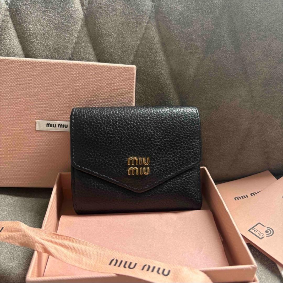 値下可MIUMIU ヴィッテロダイノレザー 財布 ウォレット三つ折り財布