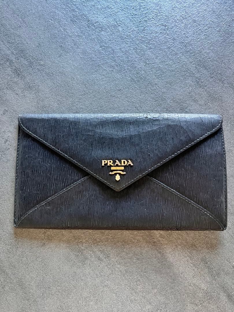 PRADA ブラック エンベロープ型長財布 - メルカリ