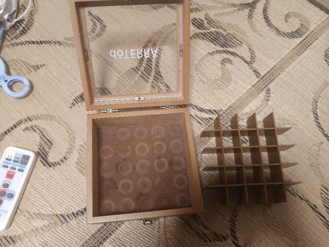 doTERRA ドテラ エッセンシャルオイル 木製収納ケース 25本用 - メルカリ