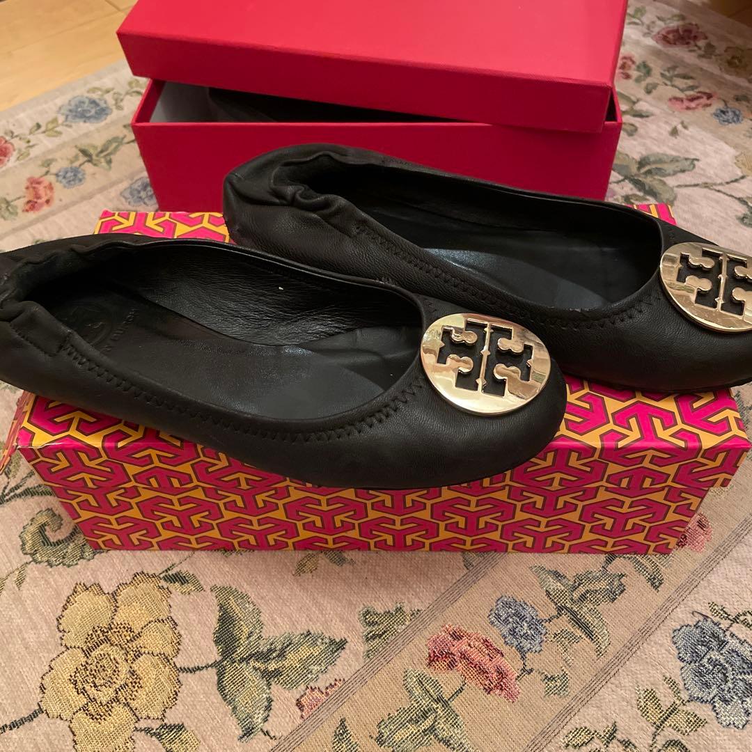 Tory Burch ブラック フラットシューズ - メルカリ