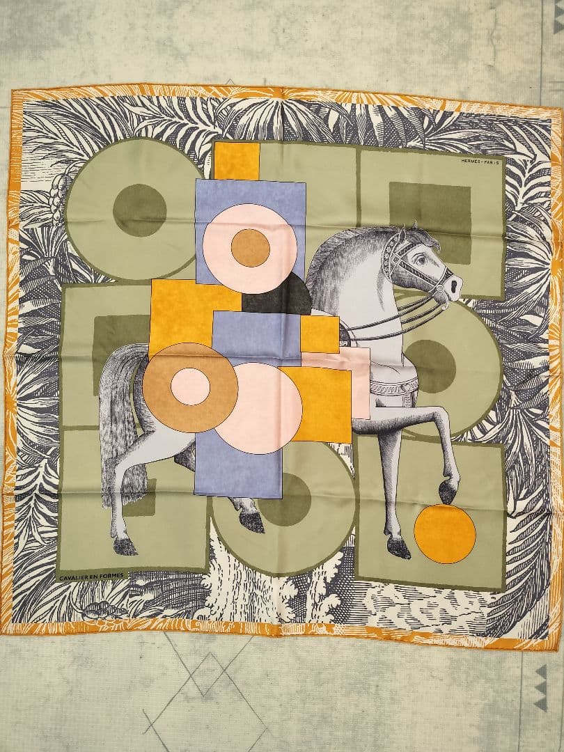 エルメス HERMES カレ90 カヴァリエ アン フォルム 駅南やまご質店オンラインショップ / エルメス カレ90 カヴァリエ アン