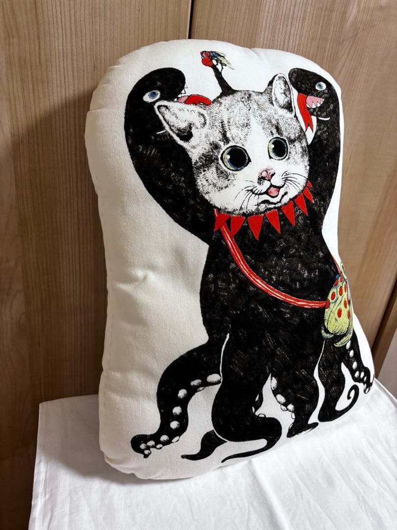 ヒグチユウコ　ギュスターヴ君　サイン入りクッション