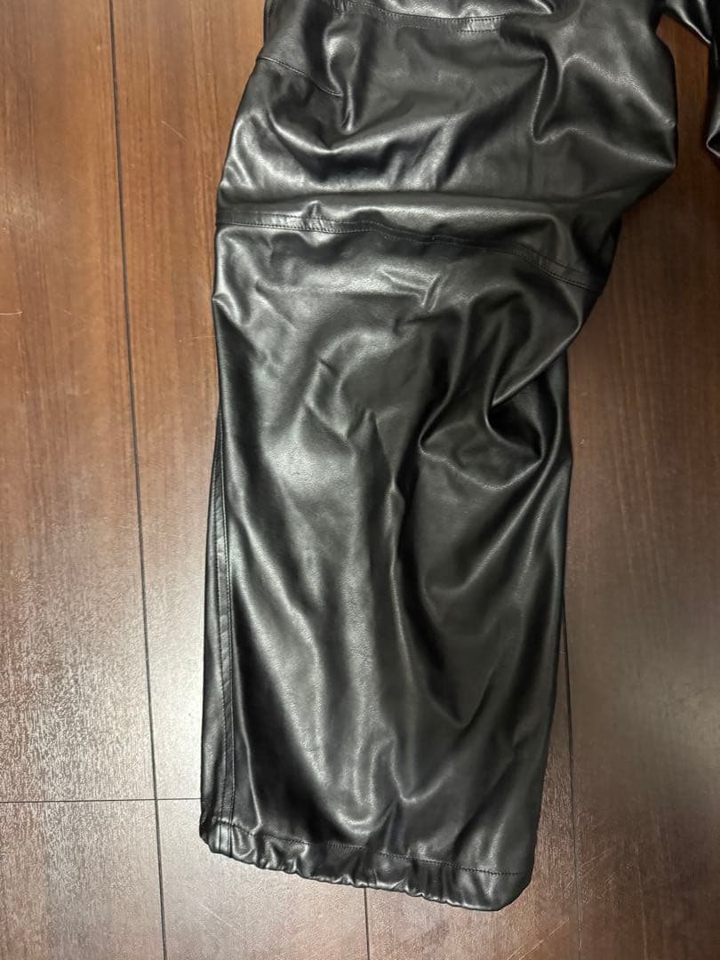 美品】ディーゼル Dロゴ付ダーツ加工エコレザーパンツ D-MARTY-LTHF