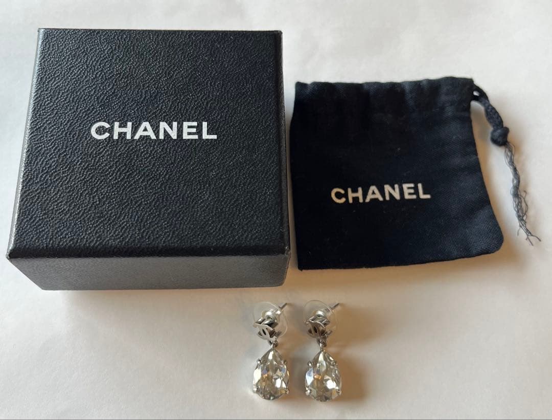 CHANEL クリスタルドロップピアス - メルカリ