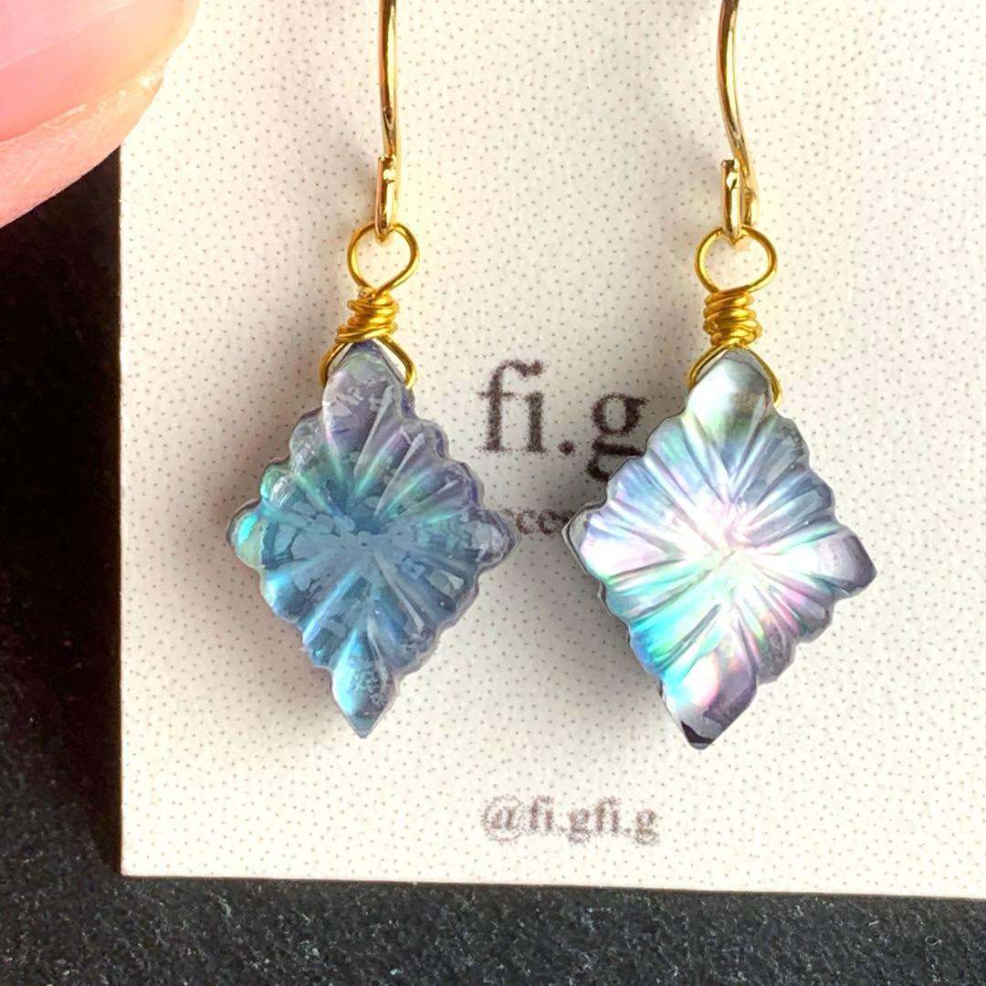 14kgf ラピス×MOP×クリスタル ローゼンジカービング ピアス 天然石