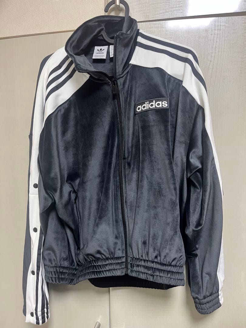 重盛さと美着用 adidas W ADIBREAK VELOUR TT Lサイズ - メルカリ