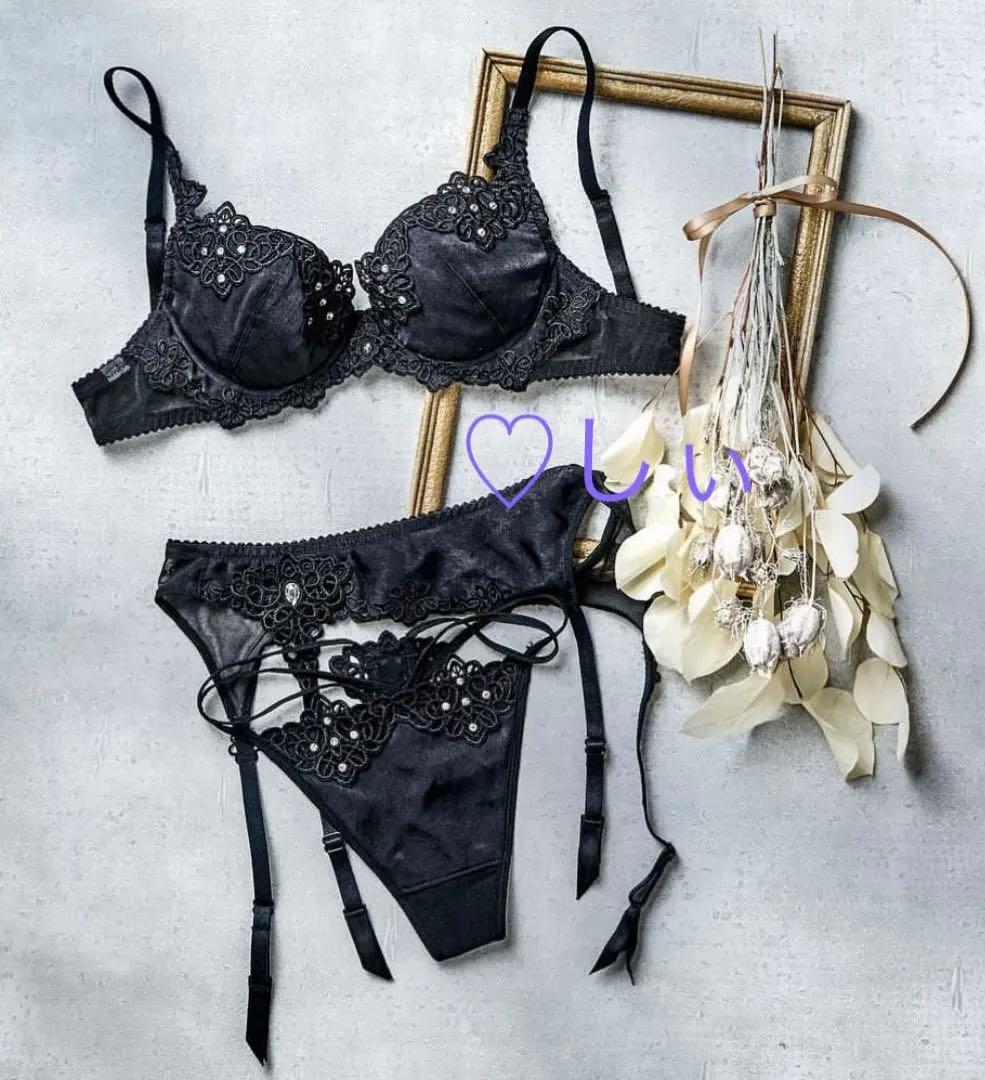 新品タグ付き Salute サルート 97G ガーターベルト BL 黒 M 希少