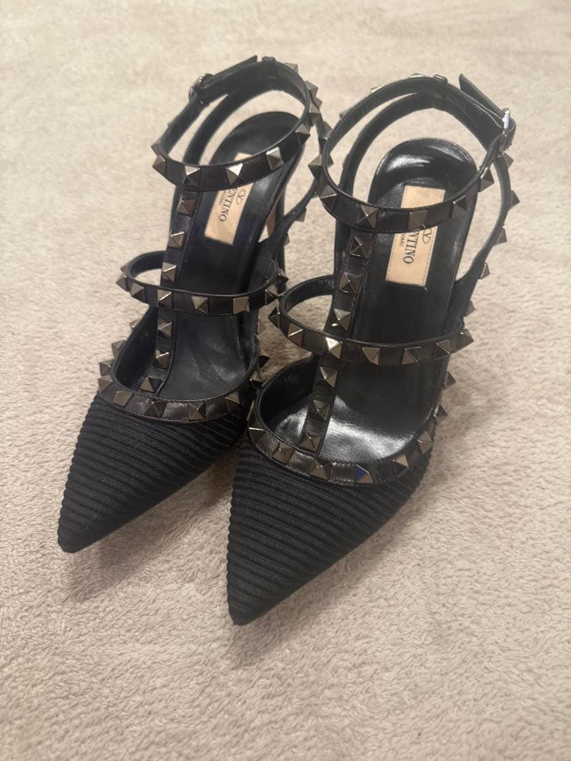 【美品】*⭐︎ VALENTINO ⭐︎* スタッズ付きハイヒール ブラック *⭐︎ VALENTINO スタッズ付きハイヒールパンプス サイズ36 - メルカリ