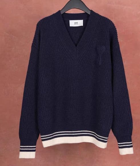 ✨新品✨AMI PARISセーターVネックニット ネイビーL2L - メルカリ
