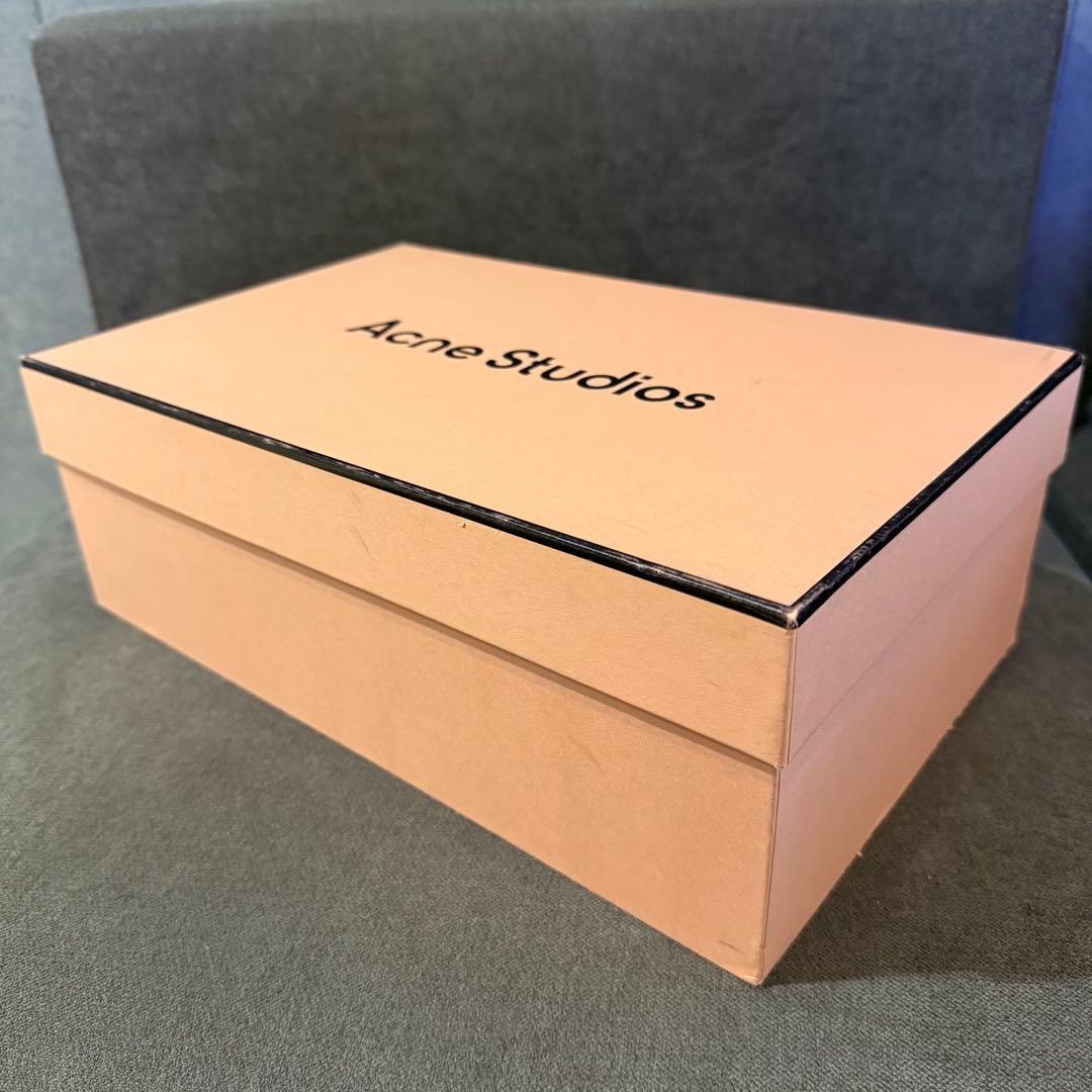 新品 acne studios ダメージ加工 スニーカー 箱 巾着付 - メルカリ