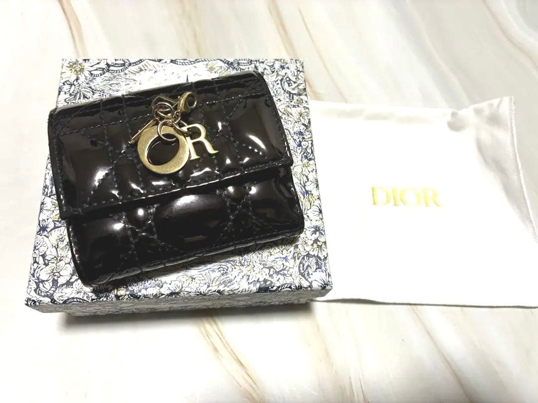 Dior ロータスウォレット パテントカーフスキン￼ 三つ折り財布