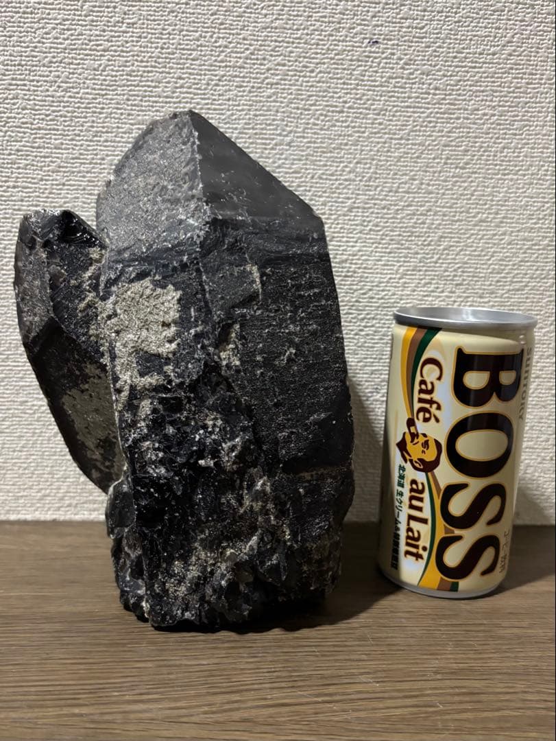 黒水晶　モリオン　原石　木製台座付き　1.9kg 特大結晶　パワーストーン