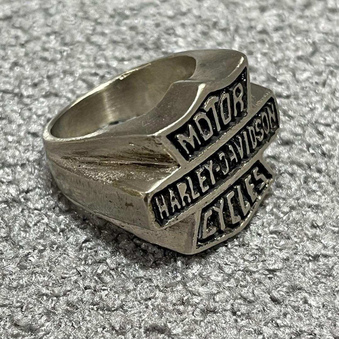 d54 Harley-Davidson 盾ロゴ強調 無骨バイカー映え 雰囲気抜群