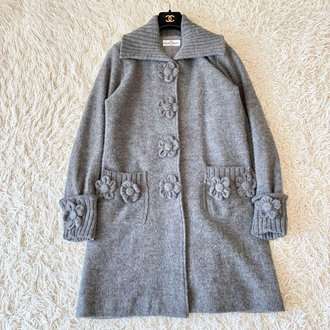 ギャラリービスコンティ 花モチーフロング ニットコート グレー - メルカリ