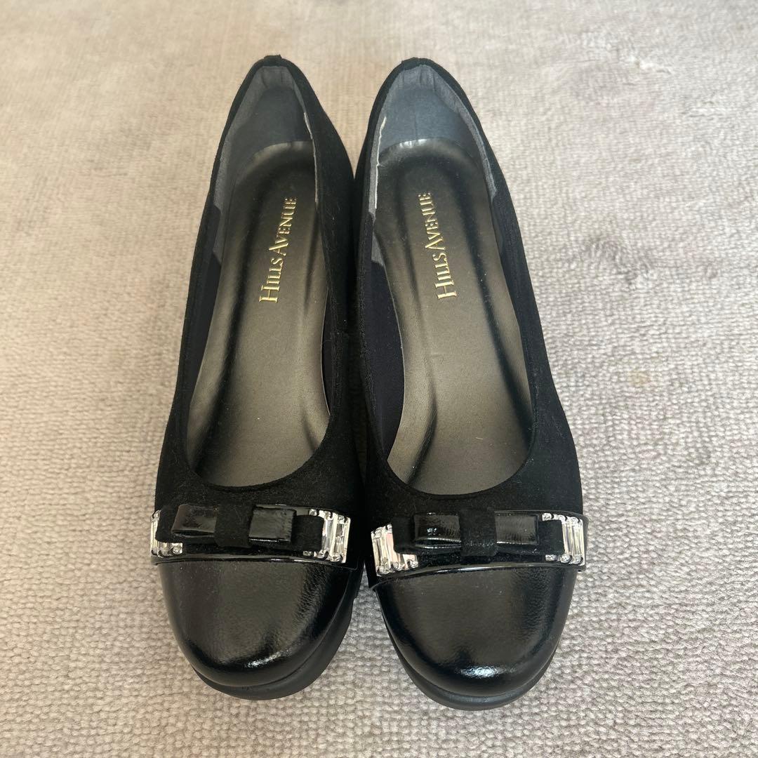 ヒルズアベニューブラックフラットシューズ リボン付き23cm美品 ヒルズアヴェニュー HILLS AVENUE マイラ （ブラックホワイト） -靴