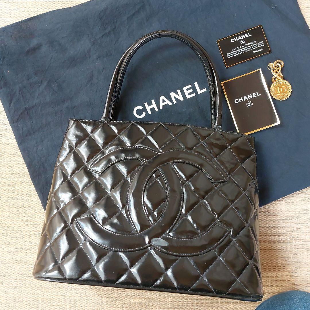 CHANEL 復刻版エナメルトートバッグ