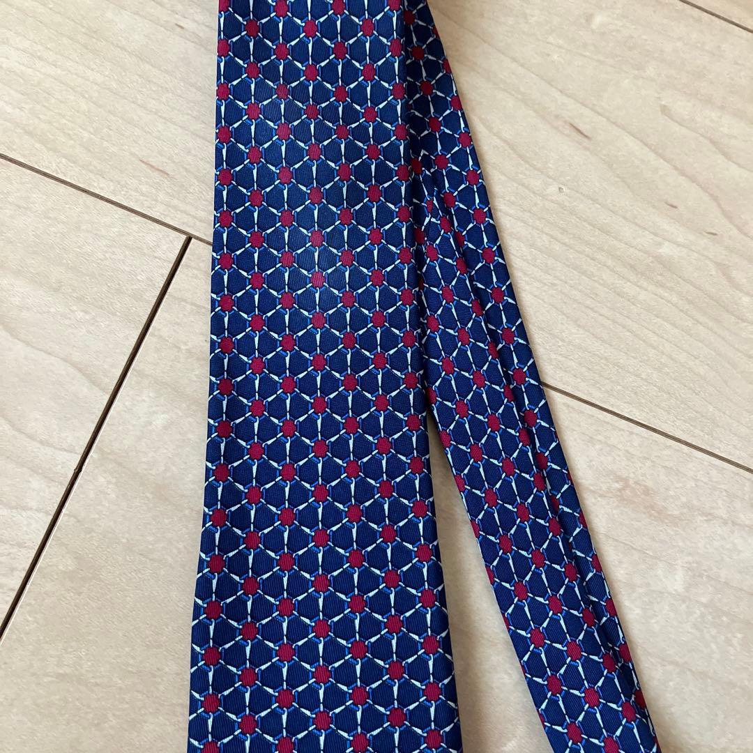 ⭐️HERME'S エルメス⭐️紳士ネクタイ ネイビーと赤の幾何学模様