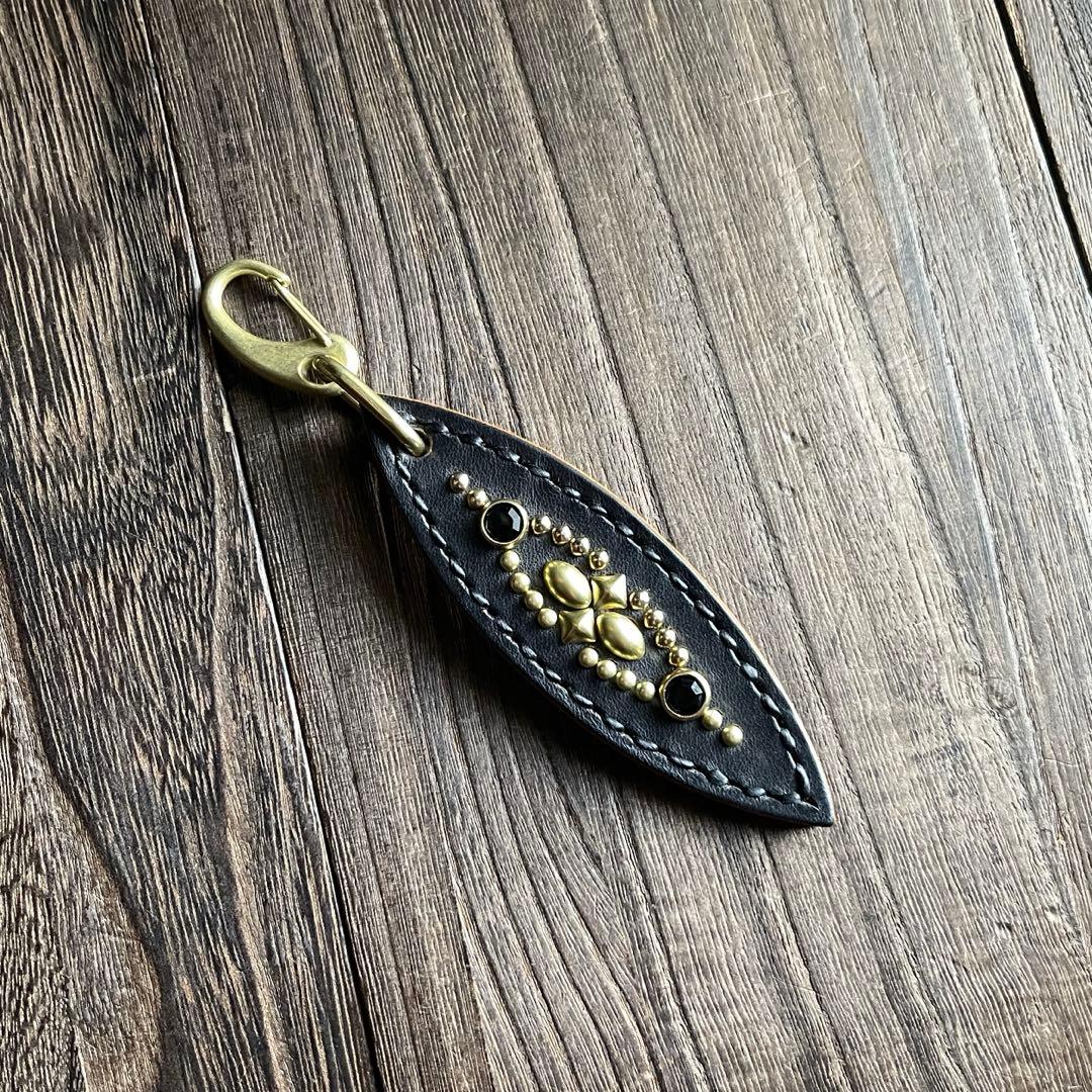 サーフスタッズキーホルダー 真鍮MIX 牛ヌメ 茶芯HTC CALEE - メルカリ