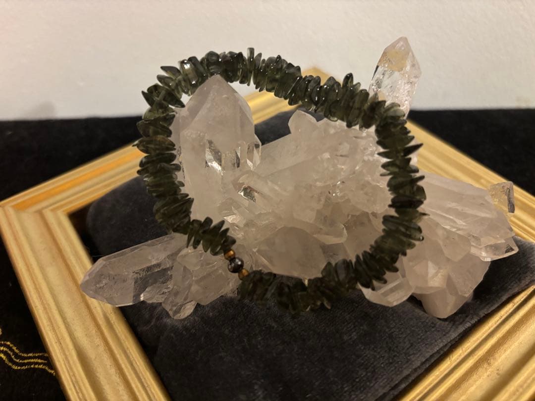 八岐蛇　モルダバイト　細石　ブレスレット 約8〜10mm トップクォリティ]天然モルダバイトブレスレット（約8.5-8.7mmm玉