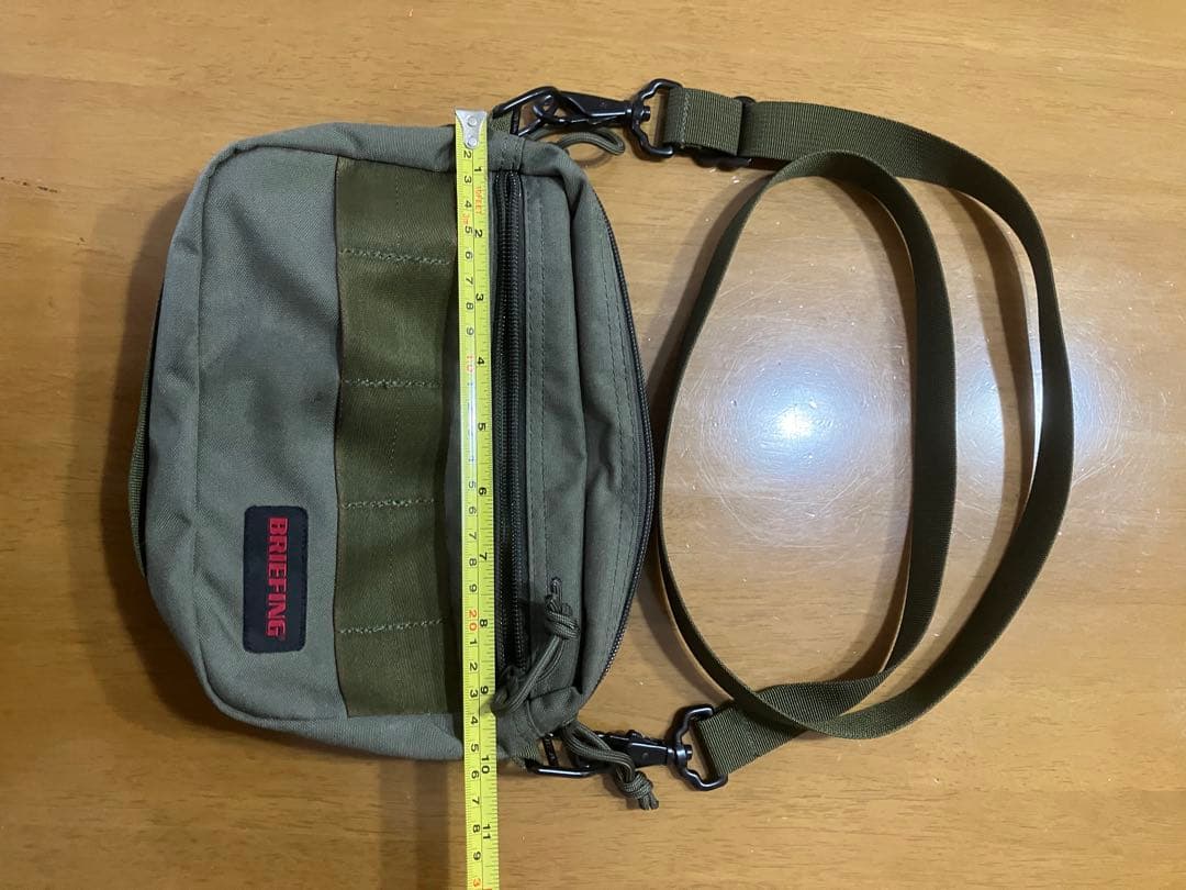 BRIEFING オリーブグリーン ショルダーバッグ - メルカリ