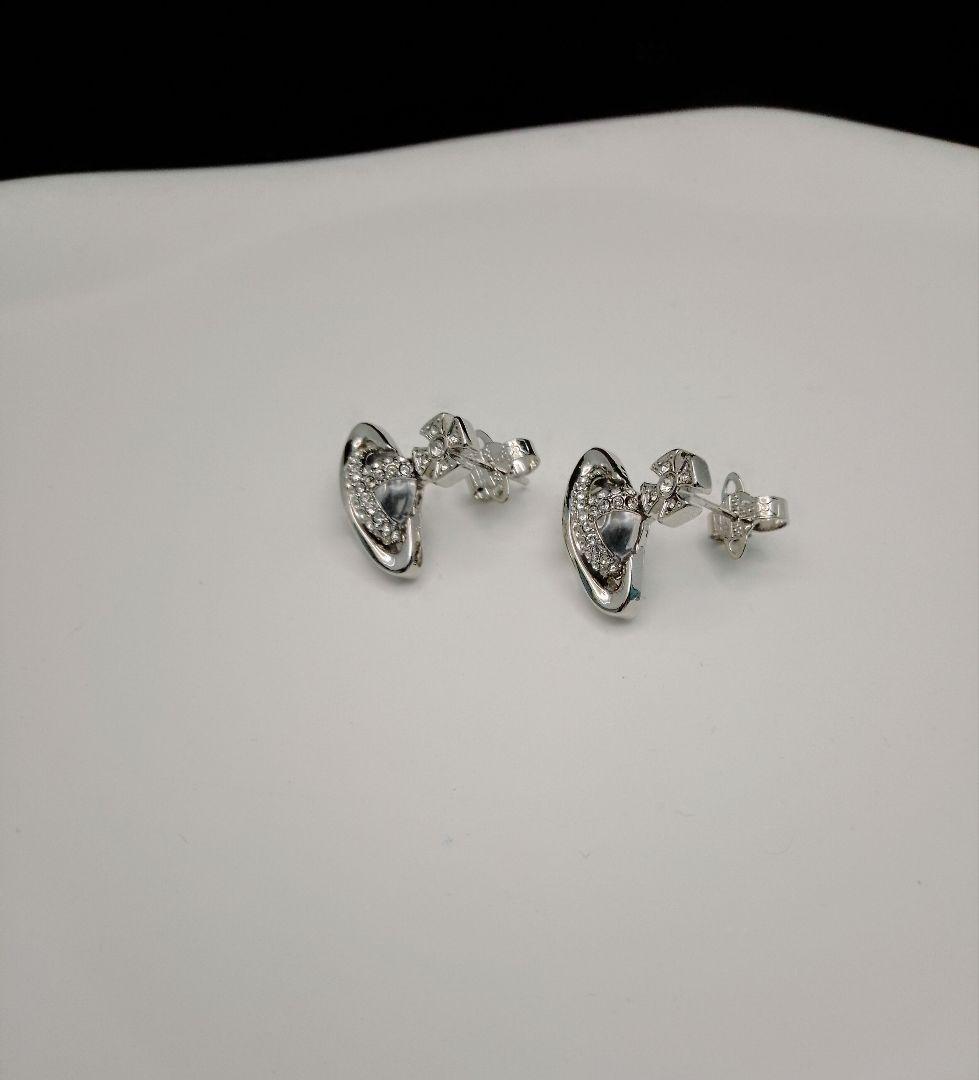 ヴィヴィアン　オーブ　ピアス