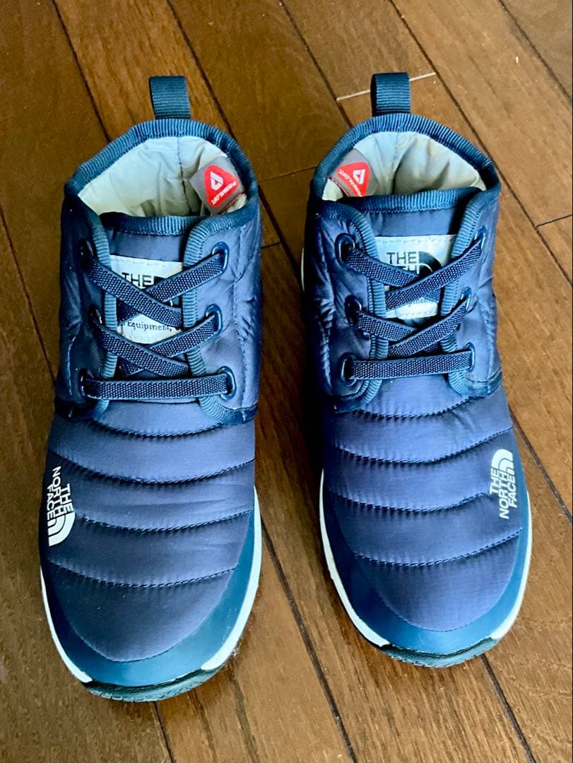 THE NORTH FACEヌプシトラクションチャッカライト24cm ノースフェイス ヌプシトラクションライトチャッカ レビュー】冬