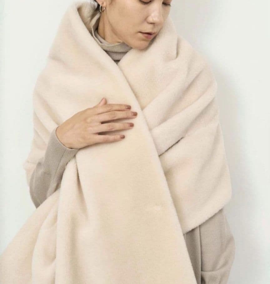 SOÉJU ソージュ ウールボアケープ アイボリー 大草直子 - メルカリ