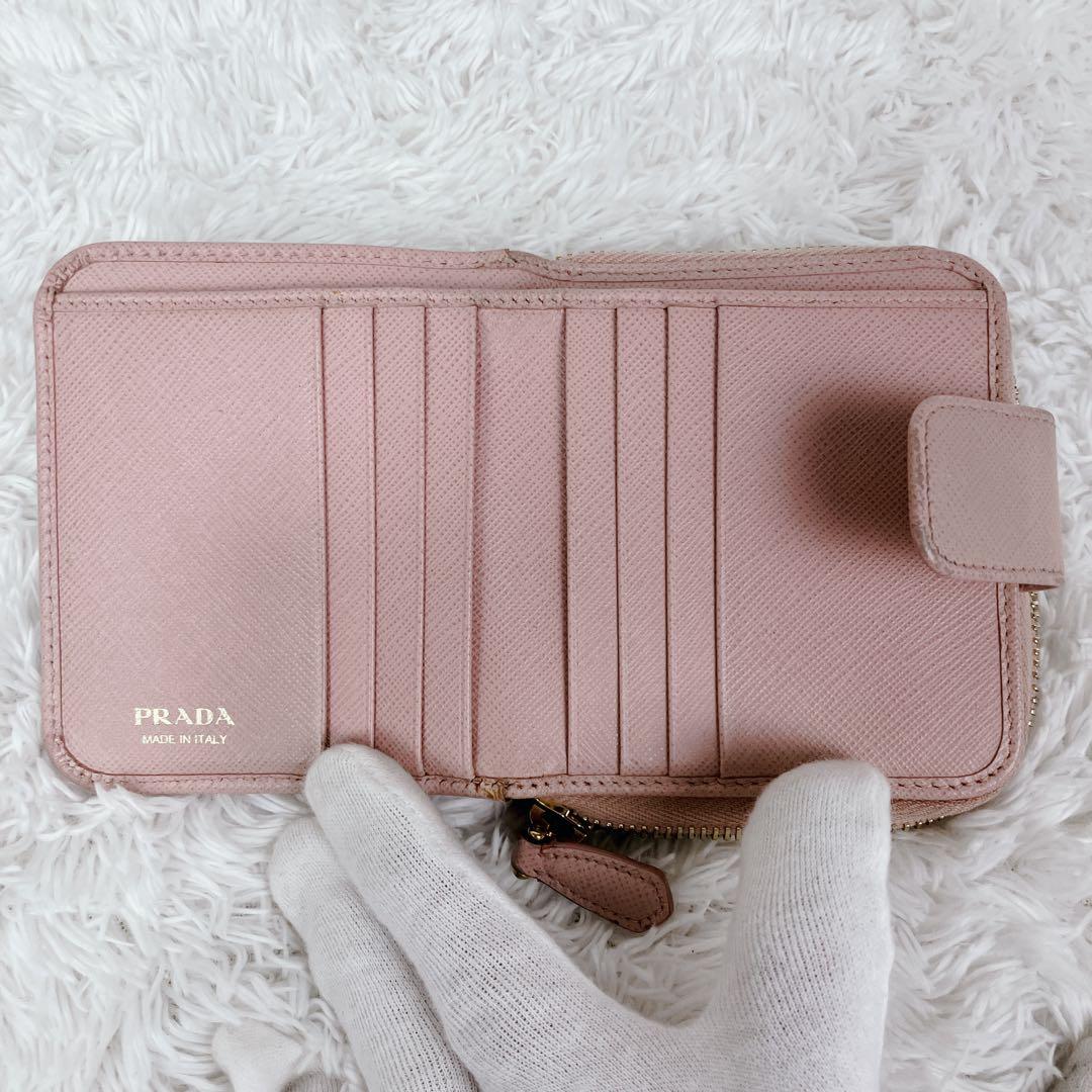 新品未使用品 プラダ 二つ折り財布 ラウンドジップ サフィアーノレザー