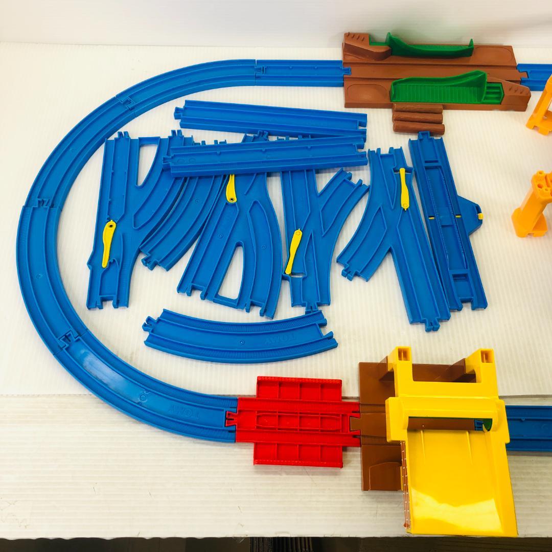 プラレール トーマス&バッシュの丸太つみおろしセット - メルカリ